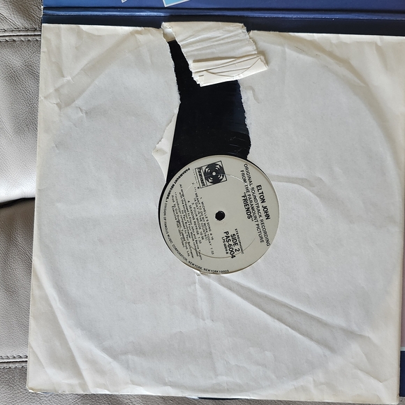 Elton John Captain Fantastic And The Brown Dirt Cowboy Vinyl w/ Booklets LP 1975 - Picture 7 of 13